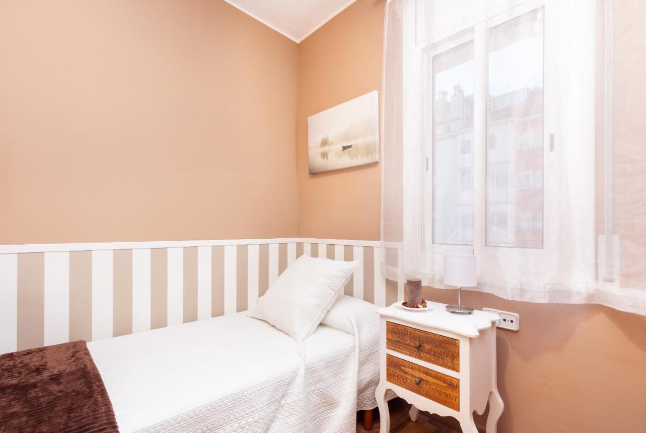 Апартаменти Click&Flat Fira Gran Via Л'Успіталет-да-Любрагат Екстер'єр фото